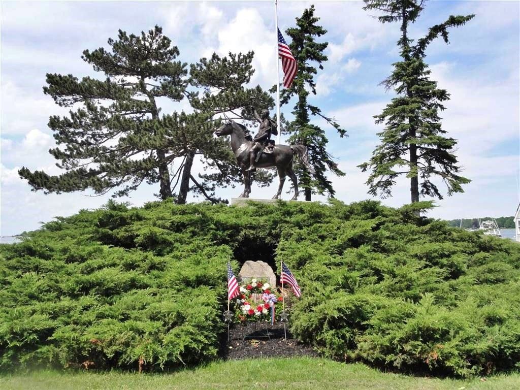 Victory Park Memorial Pole Statue Stone